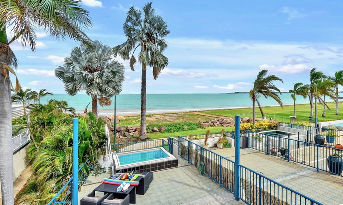 Cullen Bay Villa | Luxury Beachfront Villa | 5★ Location, Pool, Views