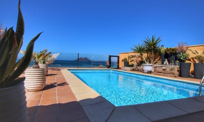 Corralejo House | Luxury Beachfront Villa MAREA Pool, Jacuzzi, AC!NEW !