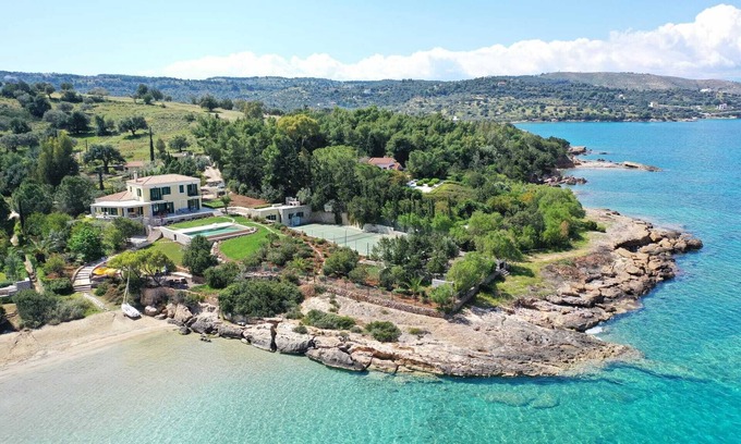 Kilada Villa | Luxury Beachfront Villa with Swimming pool and Tennis Court