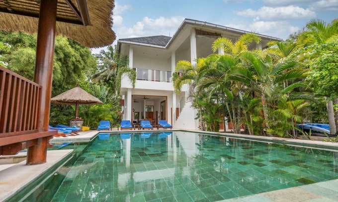 Melaya Villa | Luxury beachfront villa Boathouse