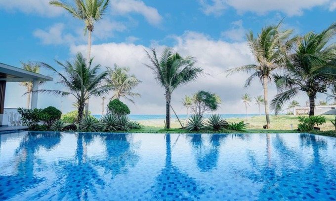 Ngu Hanh Son Villa | Luxury Beachfront Large Villa For Vacation in Da Nang, Viet Nam