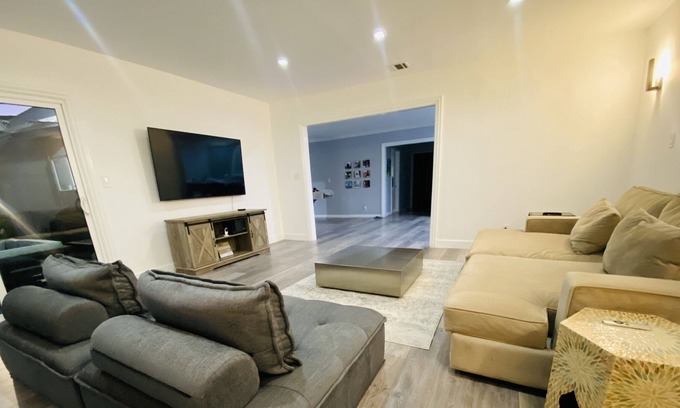 Reseda House | LUXURY BEAUTIFUL HOME IN TARZANA