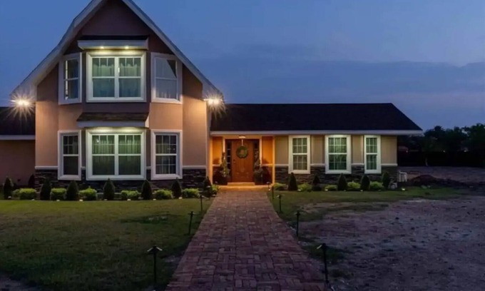 Edinburg House | Luxury Beautiful Home with Pool