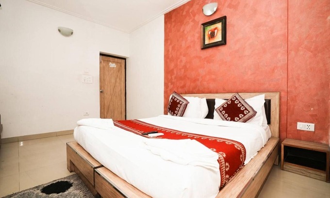 Mahipalpur Extension Hotel | Luxury bedroom hotel with Double Bed and single wonderful in Delhi Airport
