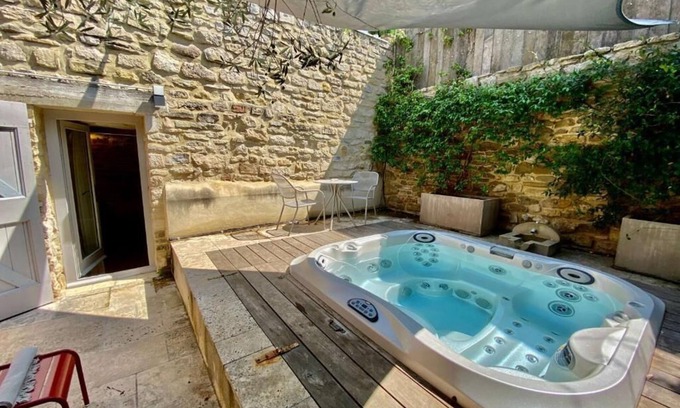 Martignargues House | LUXURY BIJOU SUITE with private Jacuzzi