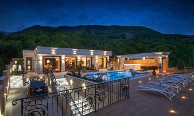 Prijevor Villa | Luxury Blue Wave Villa