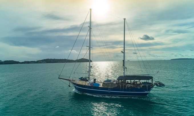 Rawai Boat Rental | Luxury Boat Floating Hotel!