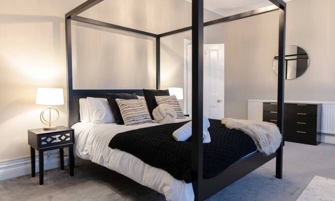 Penylan House | Luxury Boutique 5 bedroom House in Cardiff