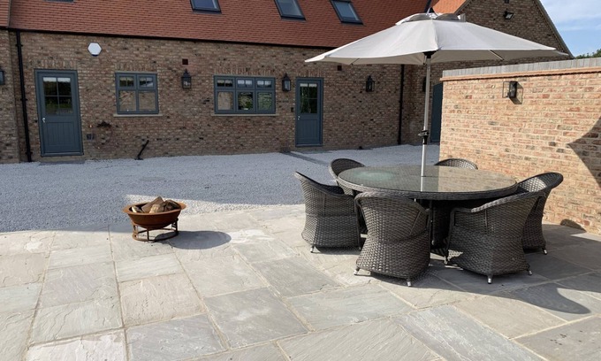 Skirpenbeck Cottage | Luxury Boutique Country Cottage with Hot Tub