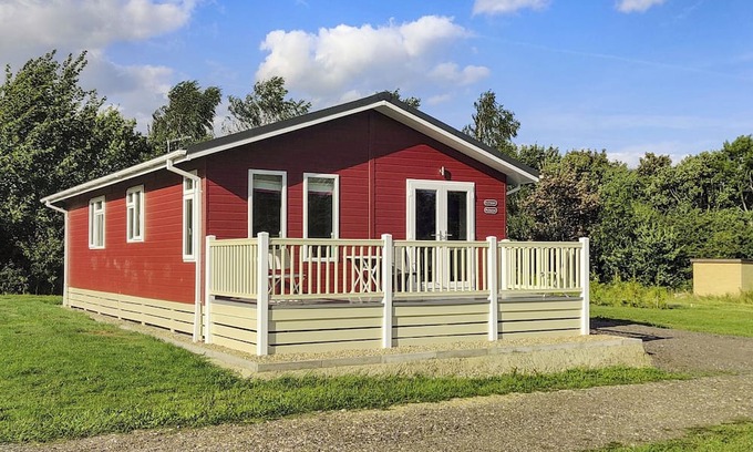 Dereham Ski Chalet | Luxury boutique style lodge with one double bedroom and one twin bedroom.