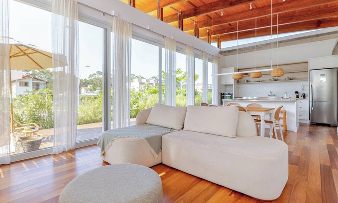 Muquem Villa | Luxury 4-bedroom villa in North Floripa