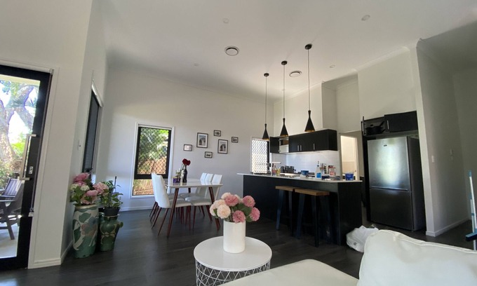 Wavell Heights House | Luxury brand new spacious house