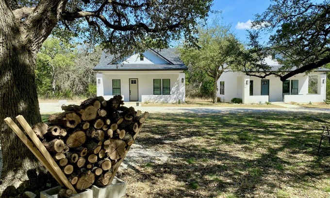 New Braunfels House | Luxury Bungalow near Gruene Hall, Whitewater Amphitheater & The Chandelier.