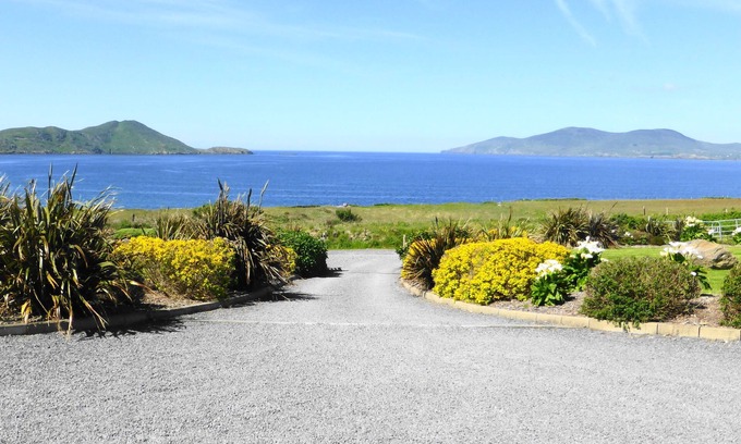 Caherdaniel House | Luxury Bungalow Waterville Kerry near Sea, Beach and Mountain views