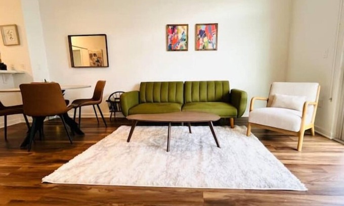 West Hollywood Apartment | Luxury by the Grove and LACMA free parking , gym hot jacuzzi