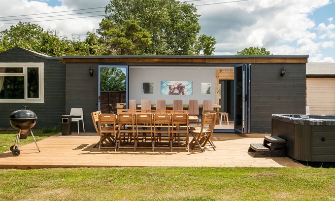 Upton Cheyney House | Luxury cabin in great location, hot tub, sleeps 18