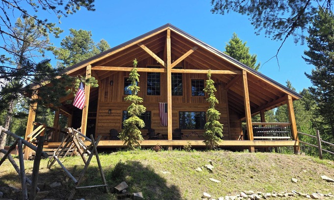 Island Park Cabin | LUXURY CABIN Minutes from West Yellowstone, 3 Bedrooms, Loft, HotTub, WIFI