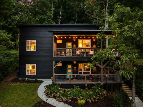 Swannanoa House | Luxury Cabin near Asheville and Black Mountain