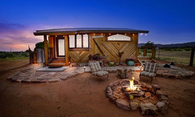 Cane Beds House | Luxury Cabin on 400 Acre Ranch Stunning Views Zion
