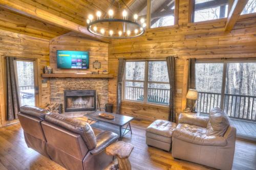 Helen House | Luxury Cabin Sleeps 8 with creekside fire pit near Helen GA