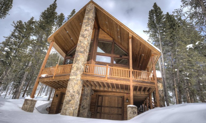 Blue River Cabin | Luxury Cabin - views, location, perfect for families, 4 miles from Breckenridge