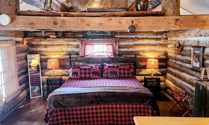 Augusta Cabin | Luxury Camping Cabin