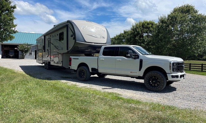 Muddy Pond House | Luxury Camping in A spacious RV ,nWith plenty of room and king size bed,