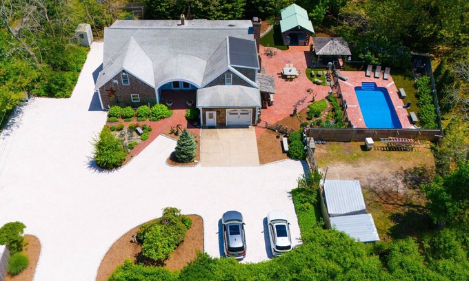 North Eastham House | Luxury Cape Cod Compound-Heated Pool*Outdoor Kitchen*3 Connected Units (2302)