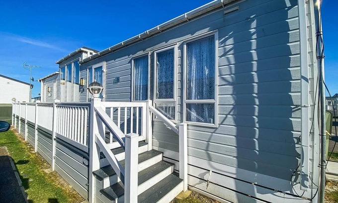 Swalecliffe House | Luxury caravan at Seaview Holiday Park in Kent ref 47034PB