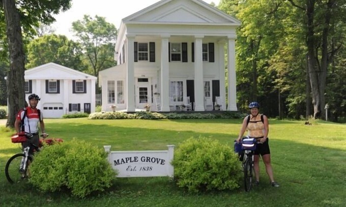 Cape Vincent Apartment | Luxury Carriage House on Maple Grove Estate