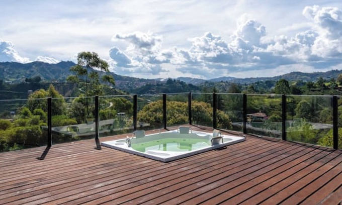 Guatape Cottage | Luxury "Casa Hollywood" in Guatape!