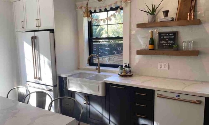 Burlington House | Luxury Century Home Downtown Burlington