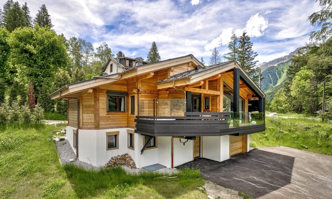 Le Lavancher Ski Chalet | Luxury Chalet in Hamlet with Beautiful Views