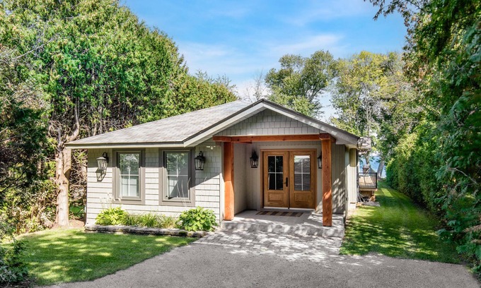 Oro-Medonte Cottage | Luxury Chalet Cottage Simcoe
