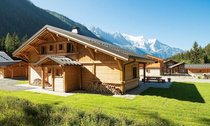Chamonix-Mont-Blanc Ski Chalet | Luxury chalet located in an exceptional setting in the mountains