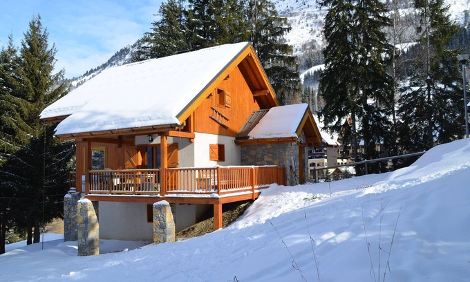 Oz Ski Chalet | Luxury chalet SKI-IN/SKI-OUT. Free wifi, sauna and beautiful view !