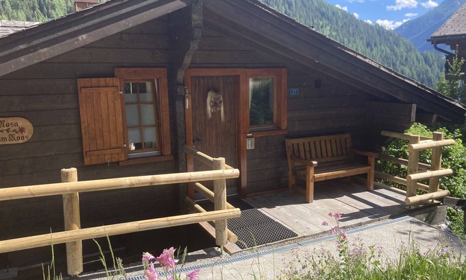 Kippel Ski Chalet | Luxury chalet with panoramic views in the Lötschental, with private carport