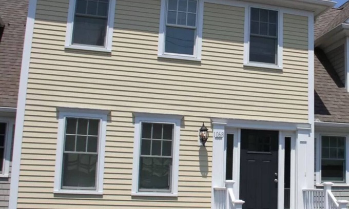 Chatham House | Luxury Chatham Town Home. Close to town & beaches!