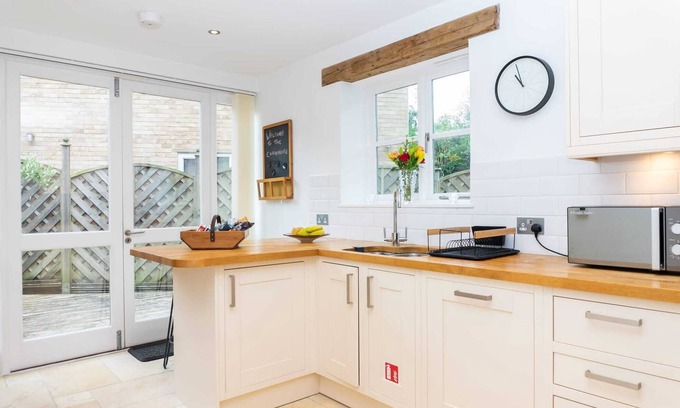 Charlton Kings Cottage | Luxury -Chelt Walking-2Bed-Long Stays-Parking