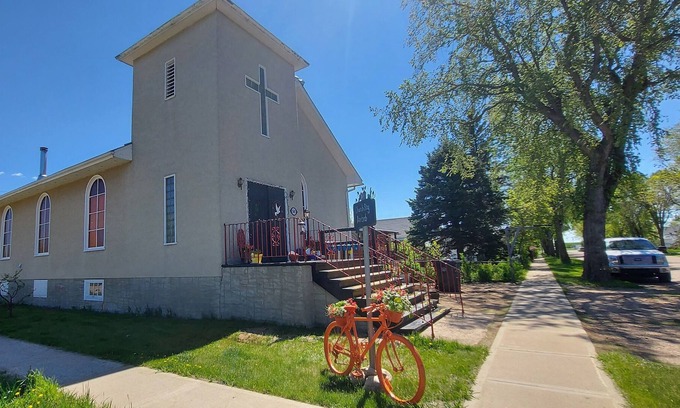 Mannville Bed & Breakfast | Luxury Church Stay with Free Breakfast, sleeps up to 6