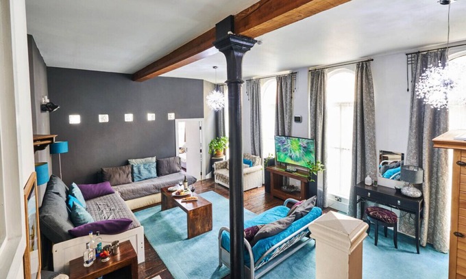 Manchester City Centre Apartment | Luxury City Apartment Northern Quarter Sleeps 10