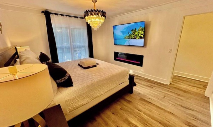 Gainesville Apartment | Luxury City Loft in Gainesville B