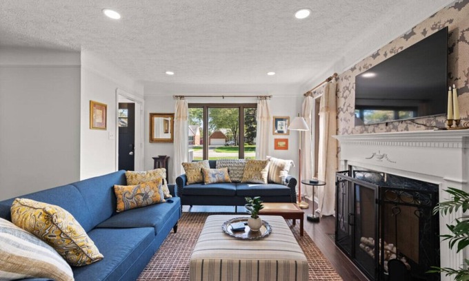 Parma Heights House | Luxury Cleveland Home W/Fitness Equipment & Yard