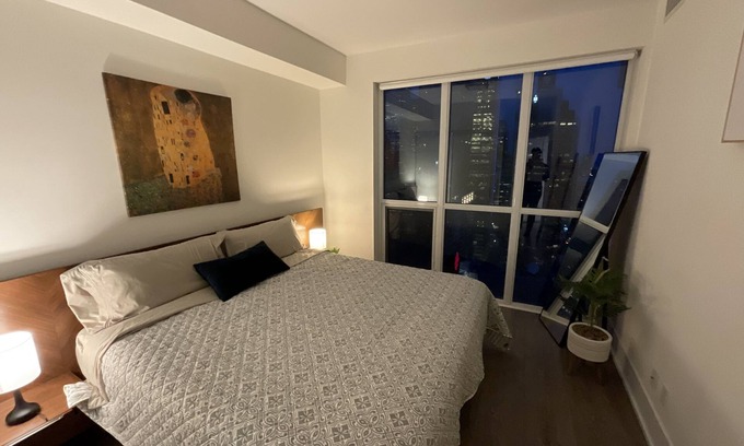 Toronto Entertainment District Condo | Luxury CN Tower Condo in the Heart of Toronto