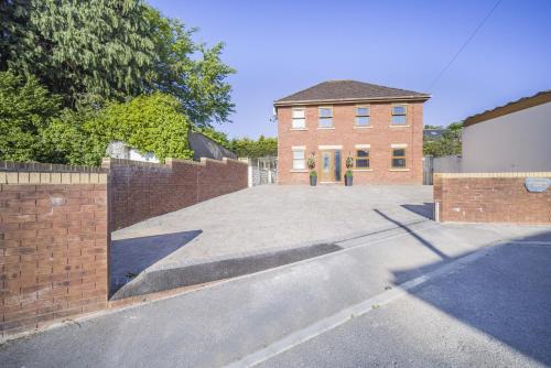 Ewenny House | Luxury Coach House Sleeps 12 Five Bedrooms