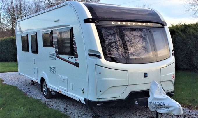 Saint-Mayeux House | LUXURY COACHMAN CARAVAN TO SLEEP 1-4