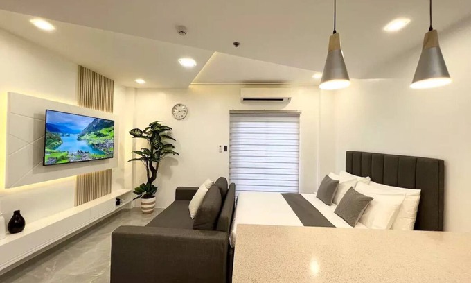Malabanias Apartment | Luxury Cocoon near Fields Avenuenn