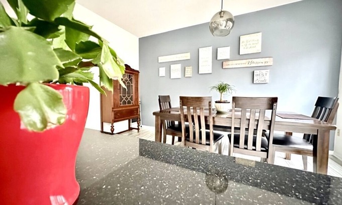Stafford House | Luxury Comfort Near Quantico, Winery and Downtown Fredericksburg