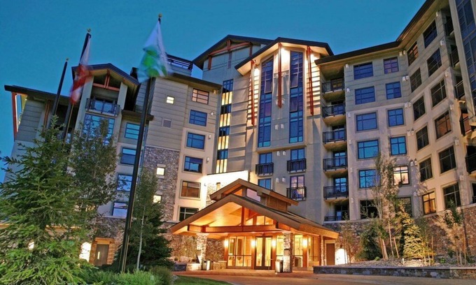 Mammoth Lakes Hotel | Luxury Condo at Village Monache - With Canyon Lodge Ski Locker