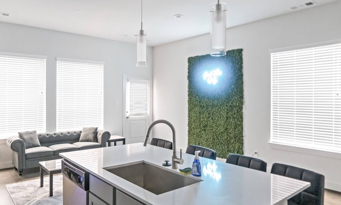 Riverside Terrace House | Luxury Condo Downtown + Neon Photowall